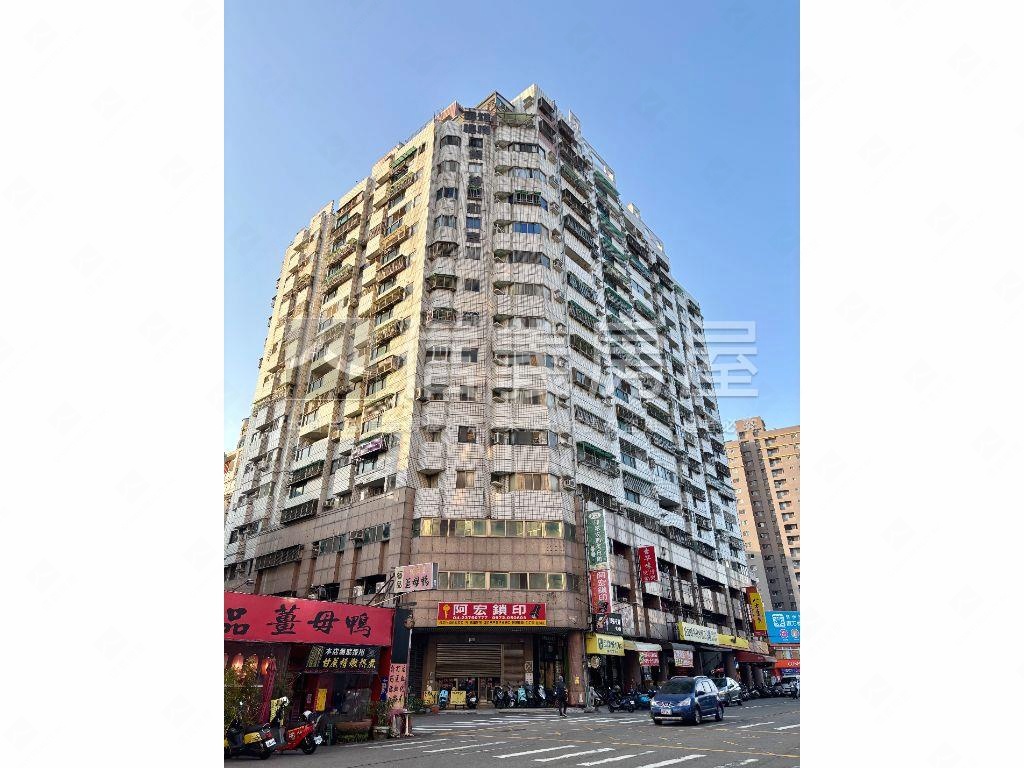 專任領袖勳章三房平車房屋室內格局與周邊環境