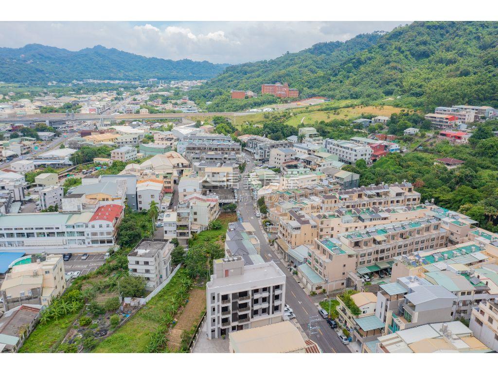 近國道４號企業總部房屋室內格局與周邊環境