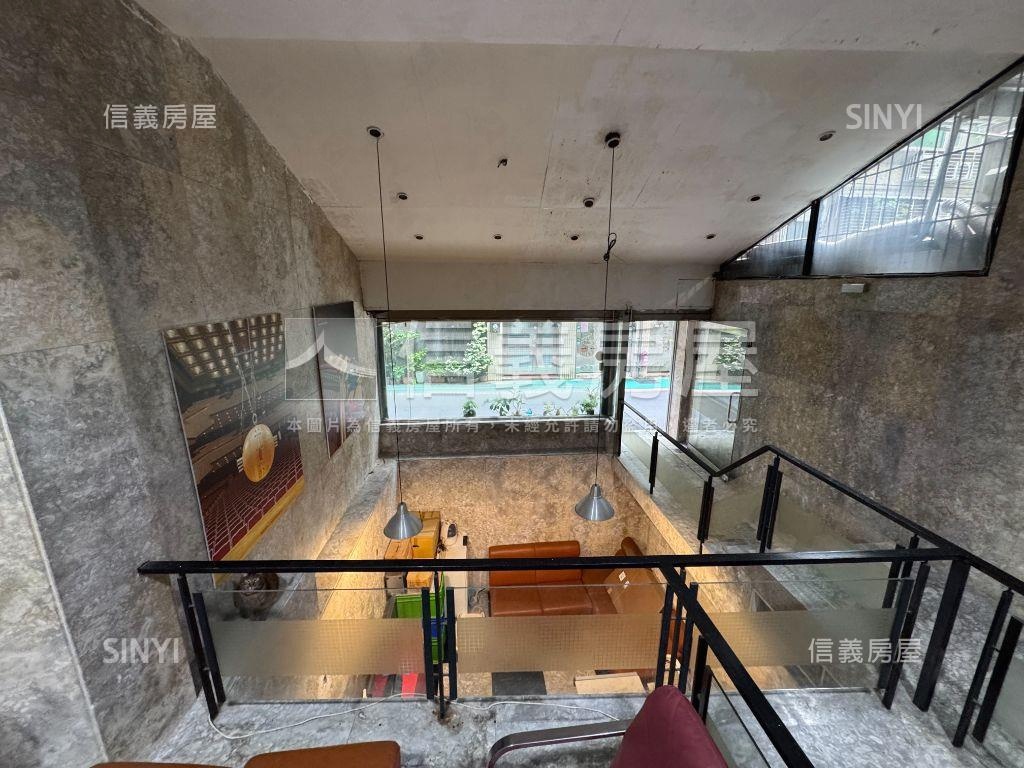 森林公園挑高住辦一樓房屋室內格局與周邊環境