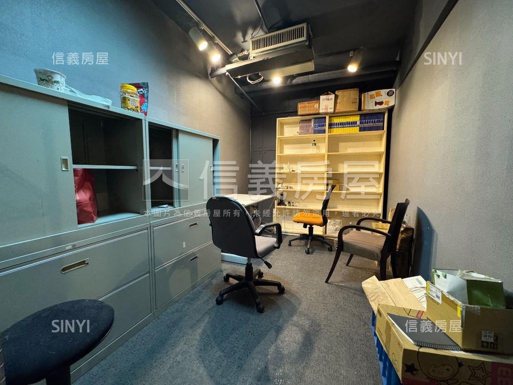 森林公園挑高住辦一樓房屋室內格局與周邊環境