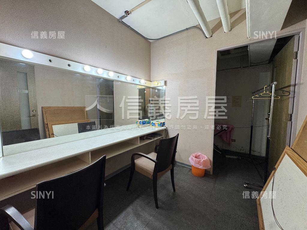 森林公園挑高住辦一樓房屋室內格局與周邊環境