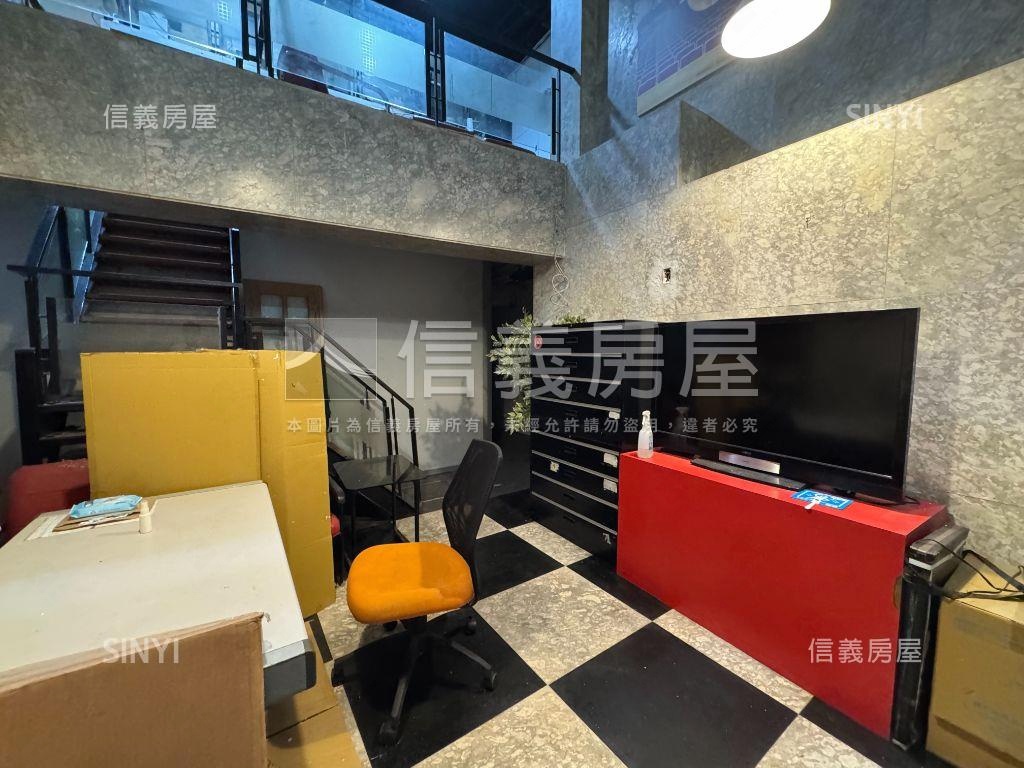 森林公園挑高住辦一樓房屋室內格局與周邊環境