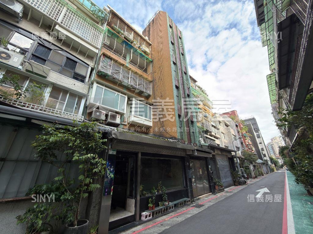 森林公園挑高住辦一樓房屋室內格局與周邊環境