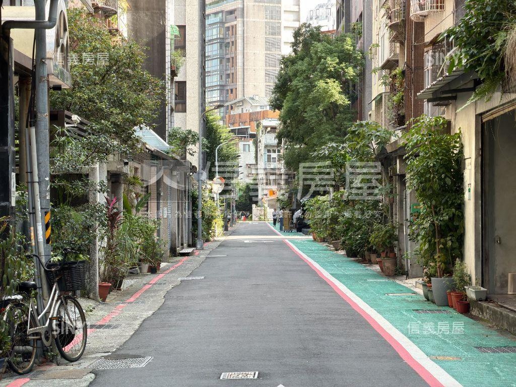 森林公園挑高住辦一樓房屋室內格局與周邊環境