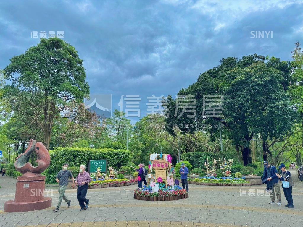 森林公園挑高住辦一樓房屋室內格局與周邊環境