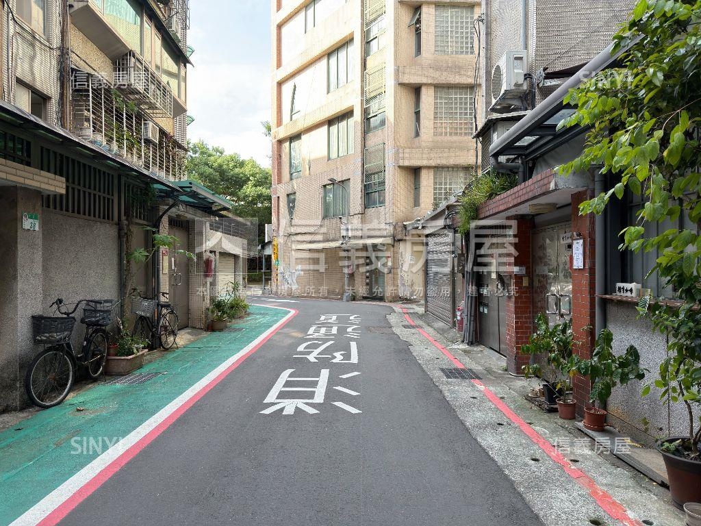 森林公園挑高住辦一樓房屋室內格局與周邊環境