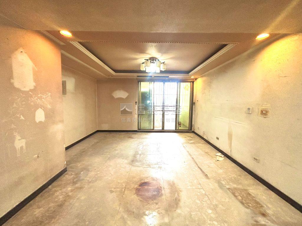 火車站第一園高樓大四房房屋室內格局與周邊環境