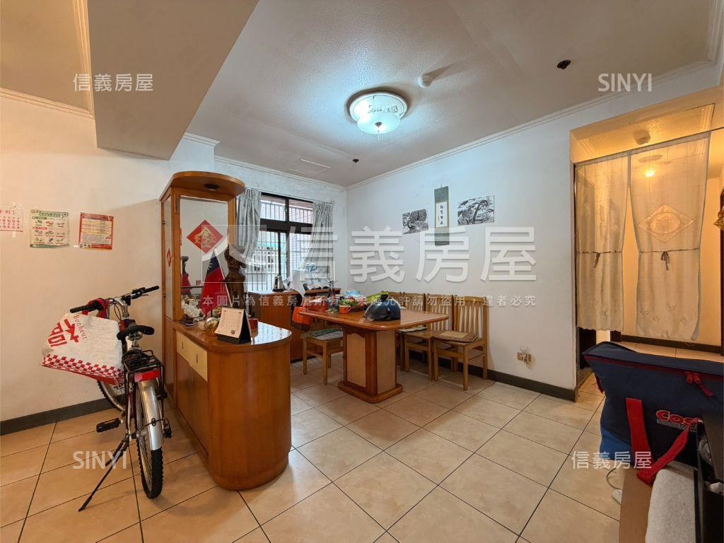 精忠報國景觀三房車位房屋室內格局與周邊環境