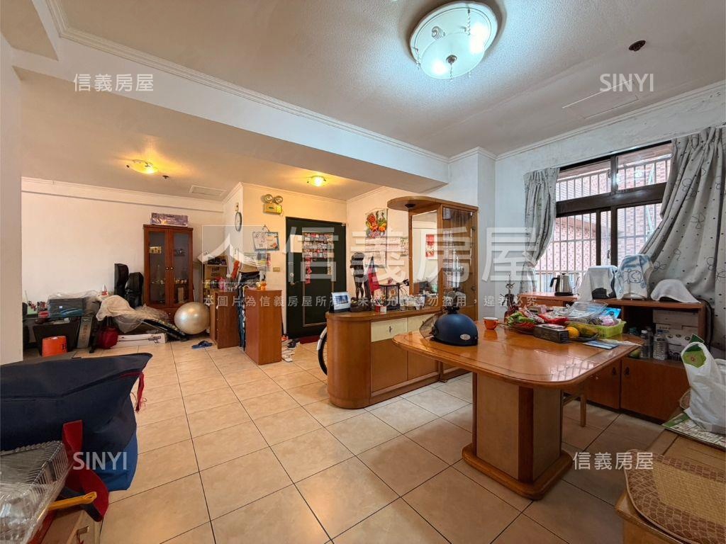 精忠報國景觀三房車位房屋室內格局與周邊環境