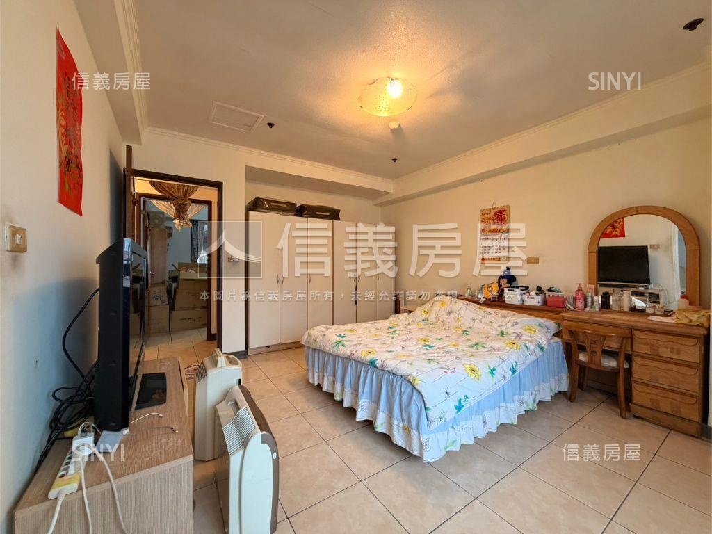 精忠報國景觀三房車位房屋室內格局與周邊環境