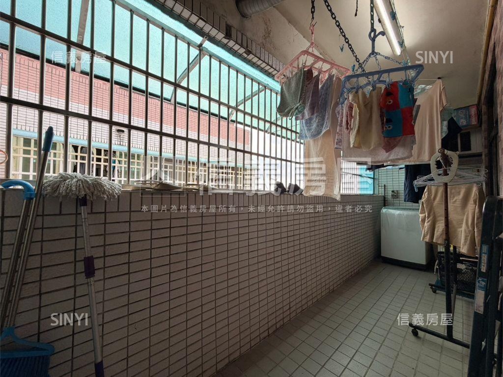 精忠報國景觀三房車位房屋室內格局與周邊環境