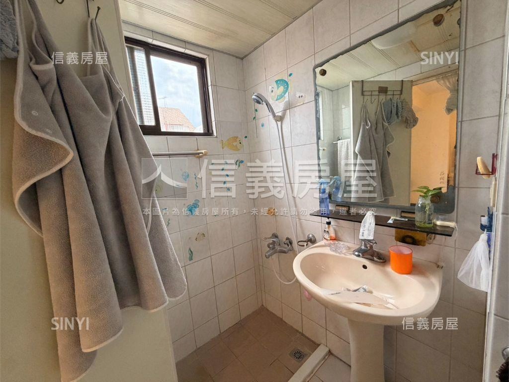 精忠報國景觀三房車位房屋室內格局與周邊環境