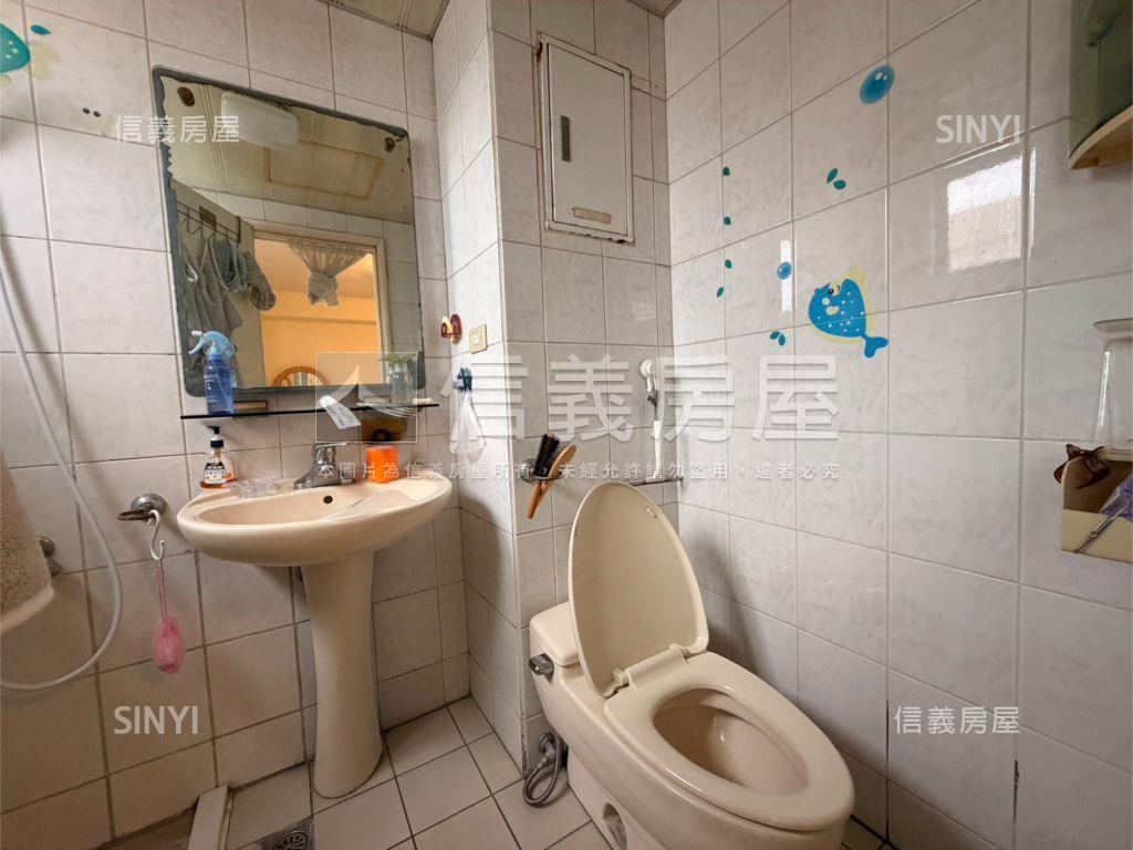 精忠報國景觀三房車位房屋室內格局與周邊環境