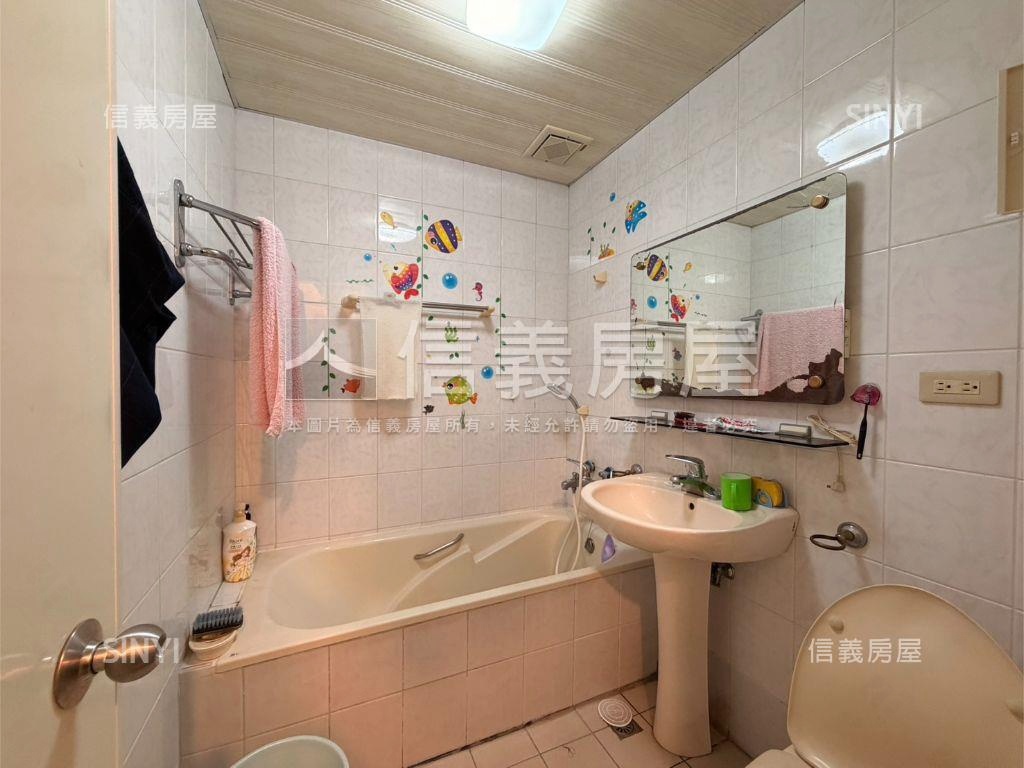 精忠報國景觀三房車位房屋室內格局與周邊環境