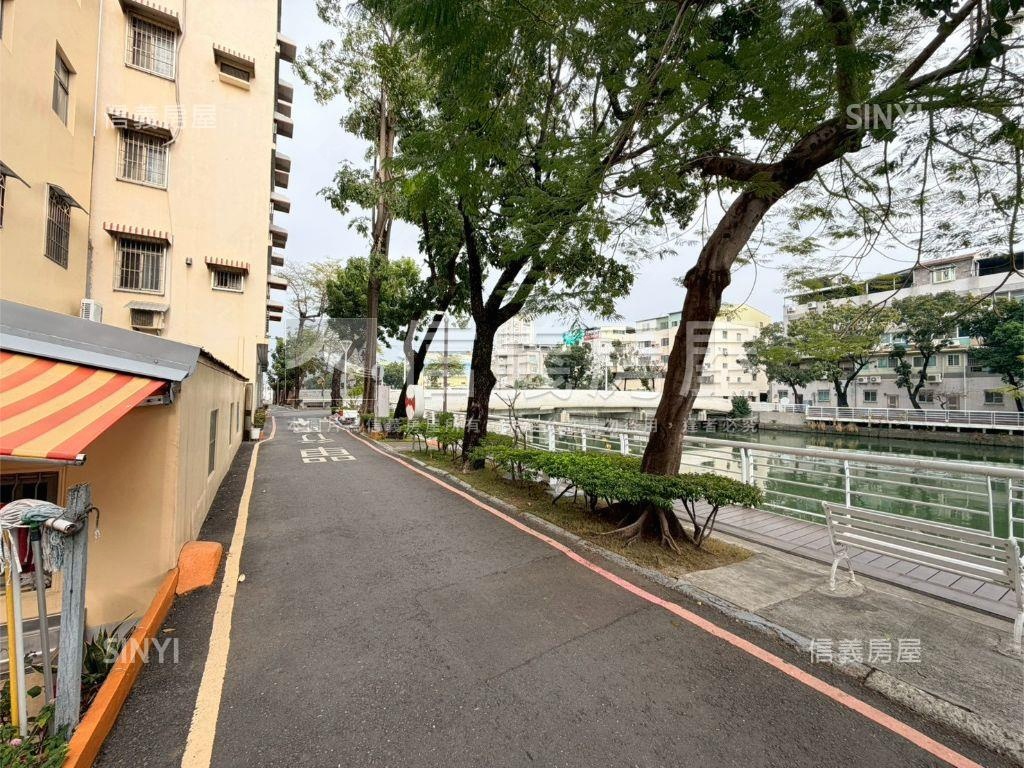 夢時代旁河岸景觀透天房屋室內格局與周邊環境