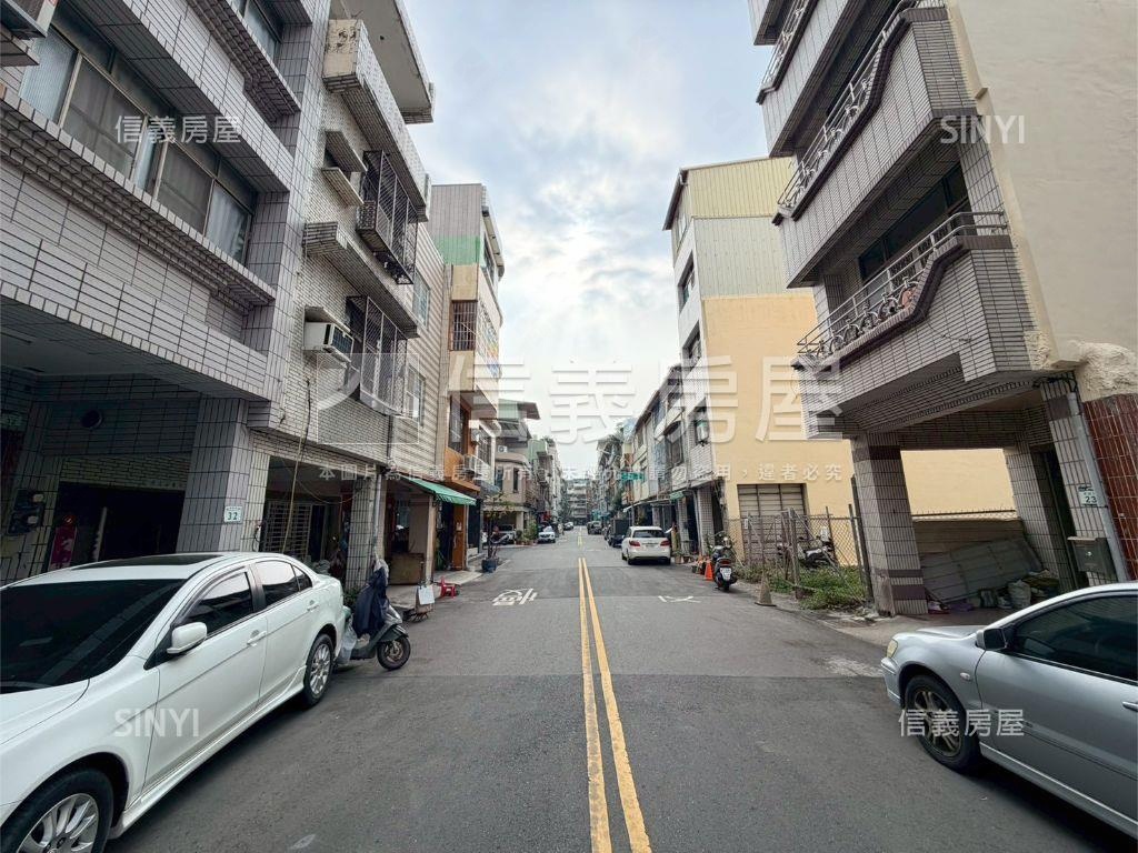 夢時代旁河岸景觀透天房屋室內格局與周邊環境