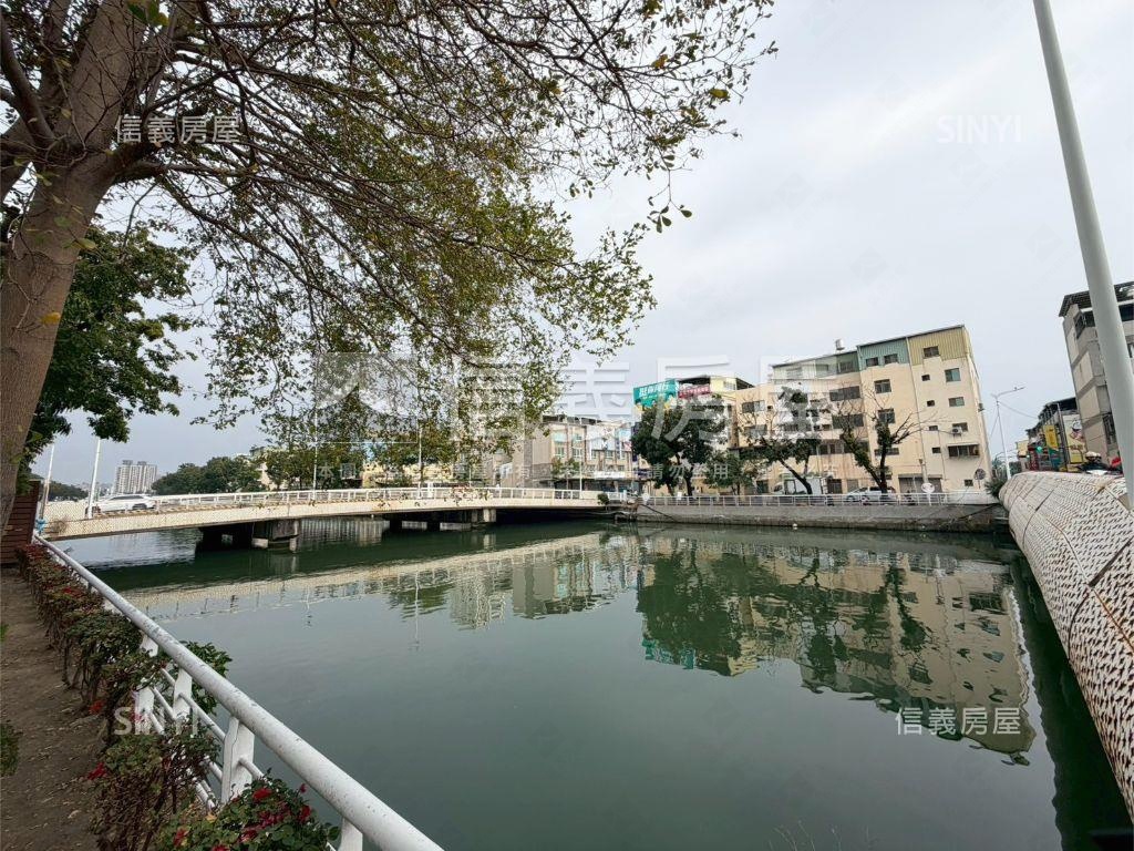 夢時代旁河岸景觀透天房屋室內格局與周邊環境