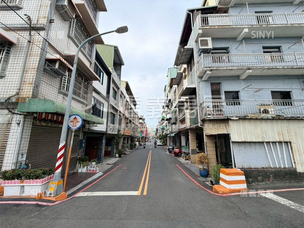 夢時代旁河岸景觀透天房屋室內格局與周邊環境