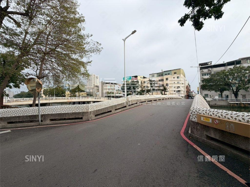 夢時代旁河岸景觀透天房屋室內格局與周邊環境