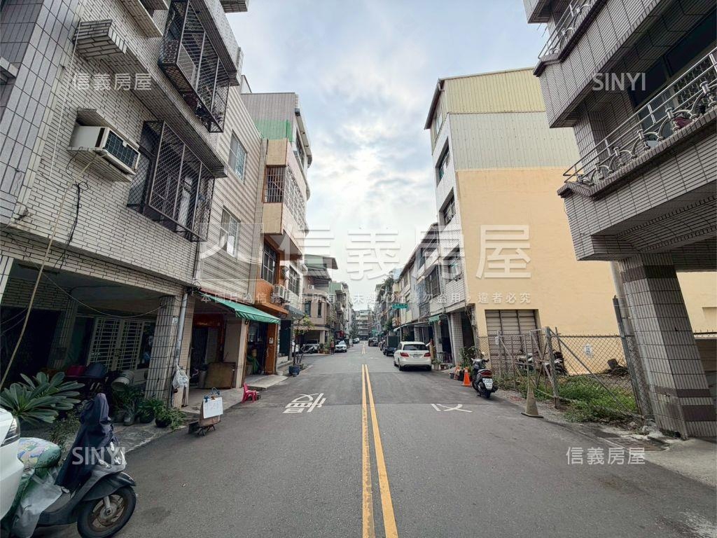 夢時代旁河岸景觀透天房屋室內格局與周邊環境