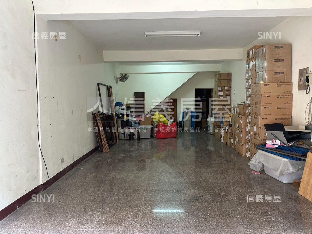 低總價中華路成家車庫透天房屋室內格局與周邊環境