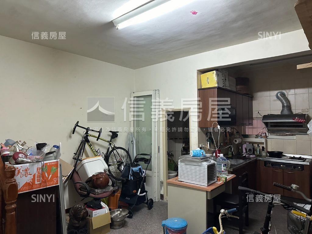 低總價中華路成家車庫透天房屋室內格局與周邊環境