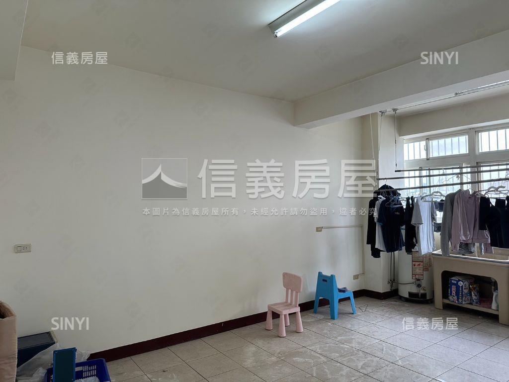 低總價中華路成家車庫透天房屋室內格局與周邊環境