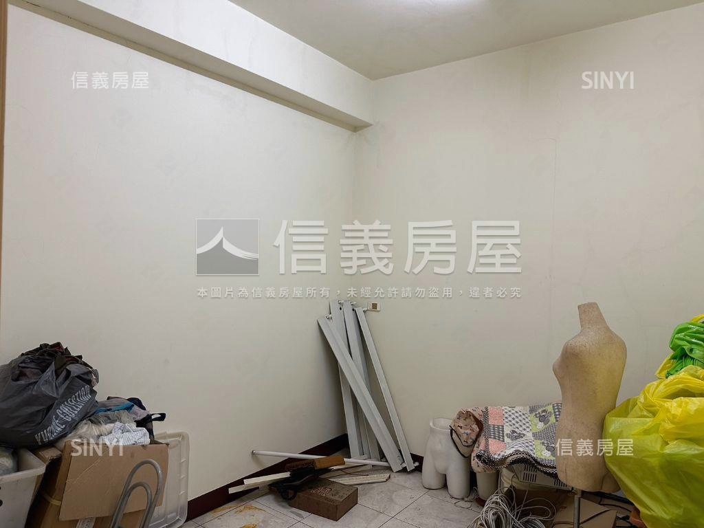 低總價中華路成家車庫透天房屋室內格局與周邊環境