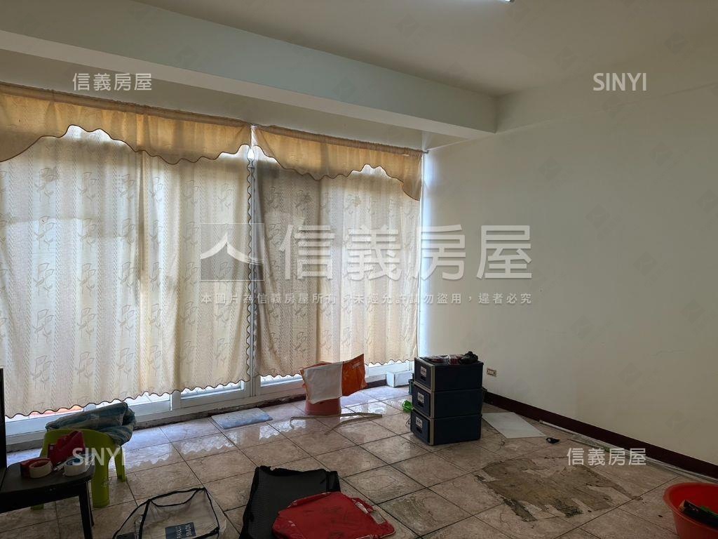 低總價中華路成家車庫透天房屋室內格局與周邊環境