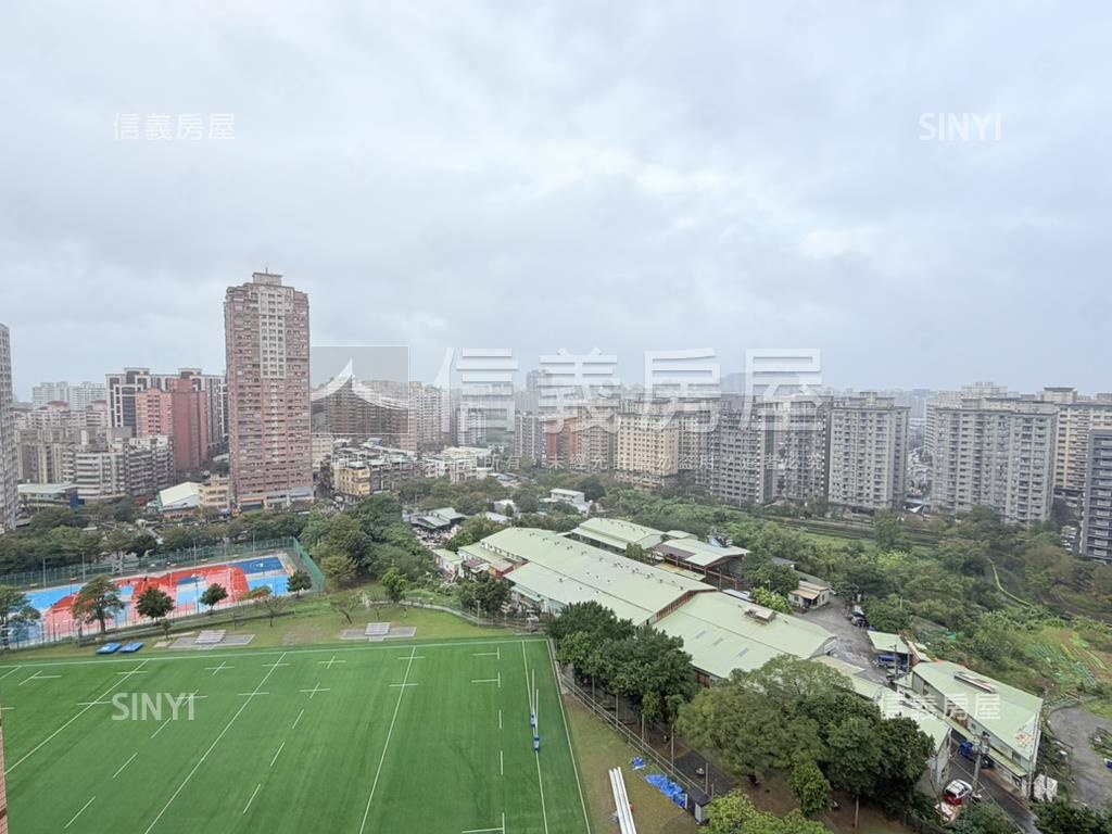 藍海名廈兩房球場平面車位房屋室內格局與周邊環境