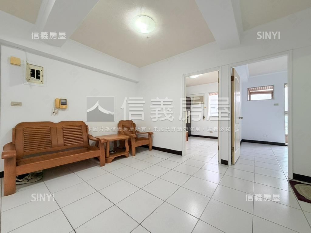 藍海名廈兩房球場平面車位房屋室內格局與周邊環境