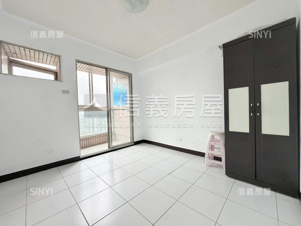 藍海名廈兩房球場平面車位房屋室內格局與周邊環境