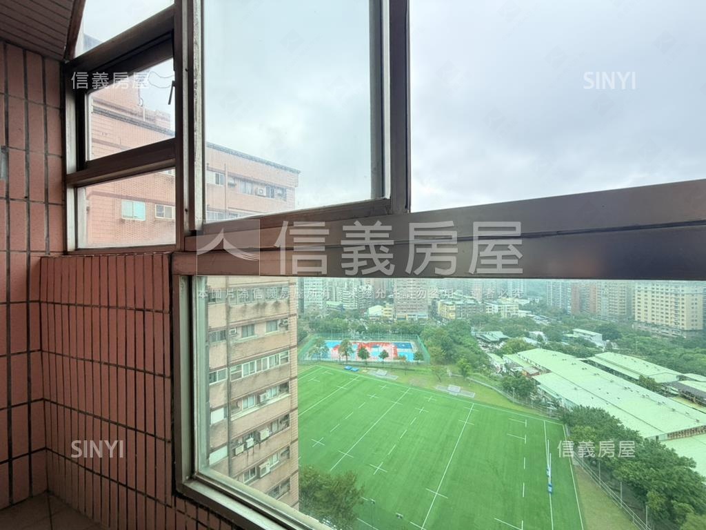 藍海名廈兩房球場平面車位房屋室內格局與周邊環境