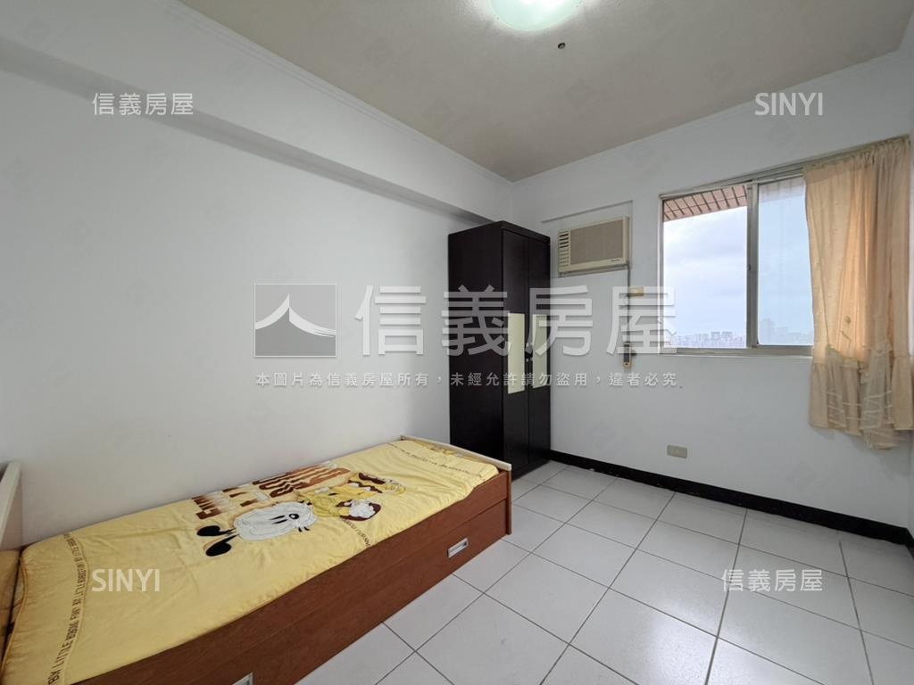 藍海名廈兩房球場平面車位房屋室內格局與周邊環境