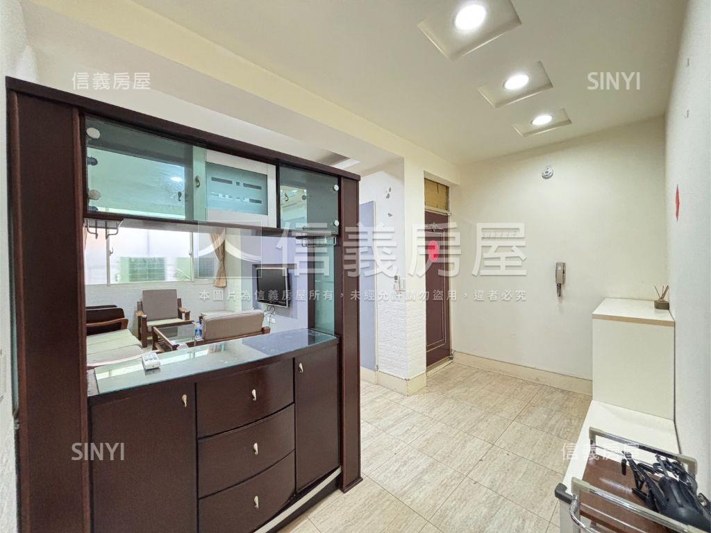 近捷運低總方正公寓三樓房屋室內格局與周邊環境