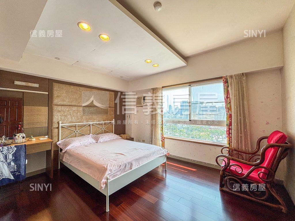 南美術景觀首排四房平車房屋室內格局與周邊環境