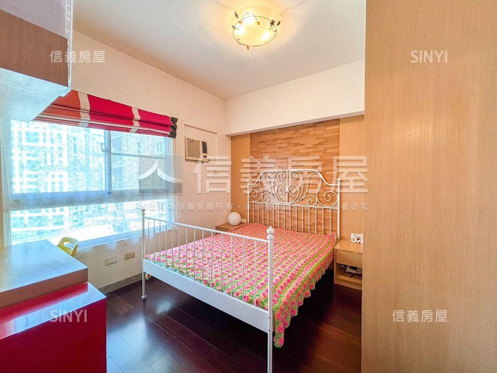 南美術景觀首排四房平車房屋室內格局與周邊環境