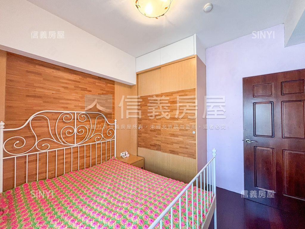 南美術景觀首排四房平車房屋室內格局與周邊環境