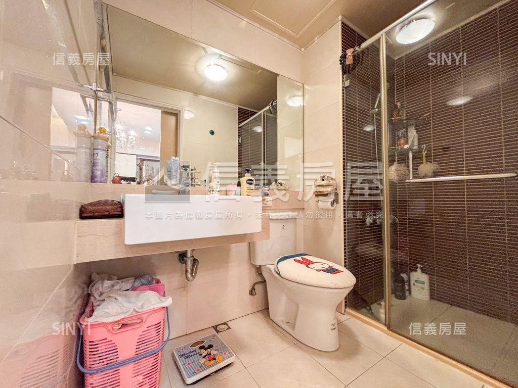 南美術景觀首排四房平車房屋室內格局與周邊環境