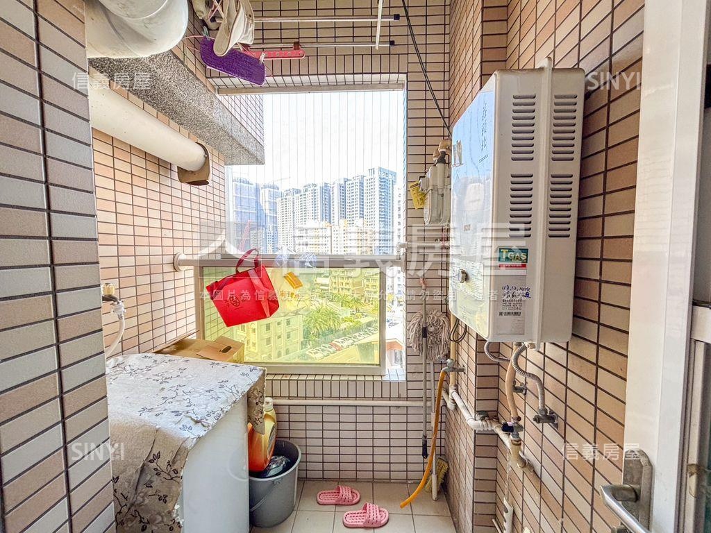 南美術景觀首排四房平車房屋室內格局與周邊環境