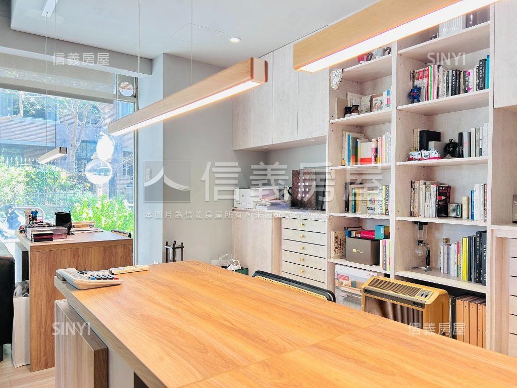 巴黎街頭店面房屋室內格局與周邊環境