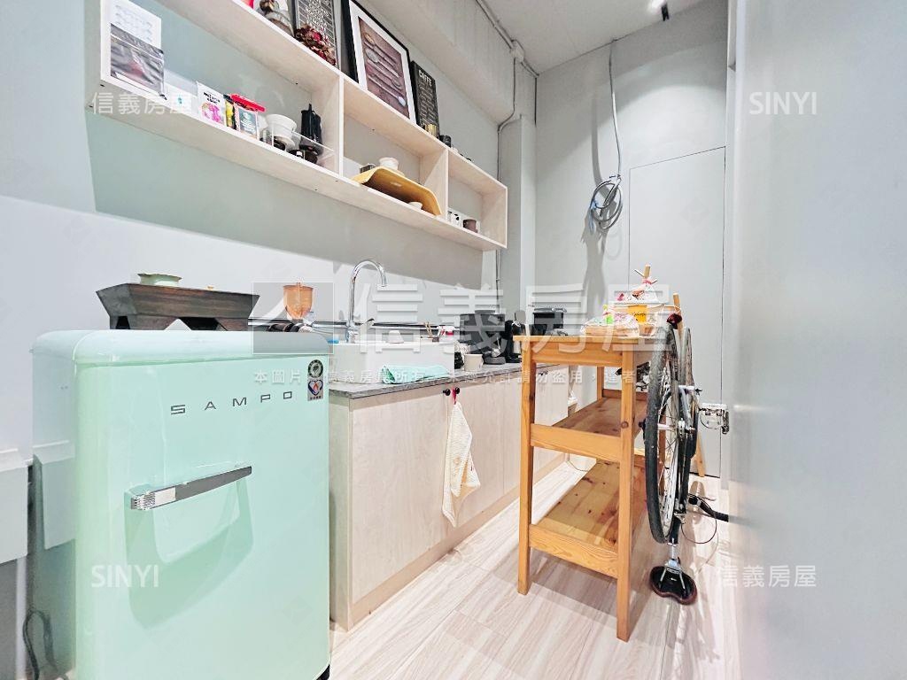 巴黎街頭店面房屋室內格局與周邊環境