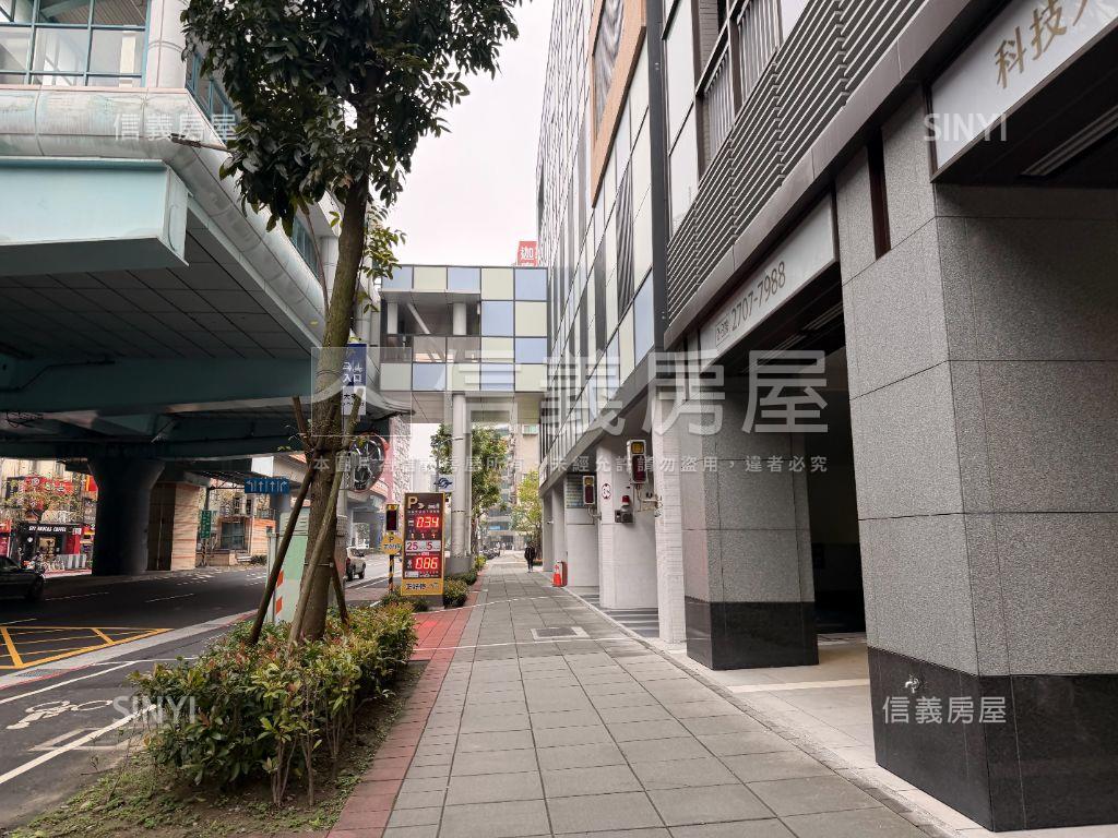 正和平東路上稀有面寬金店房屋室內格局與周邊環境