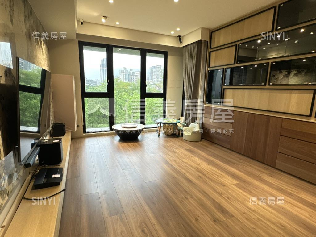 就看這間國美山翫水房屋室內格局與周邊環境