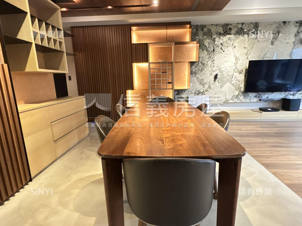 就看這間國美山翫水房屋室內格局與周邊環境