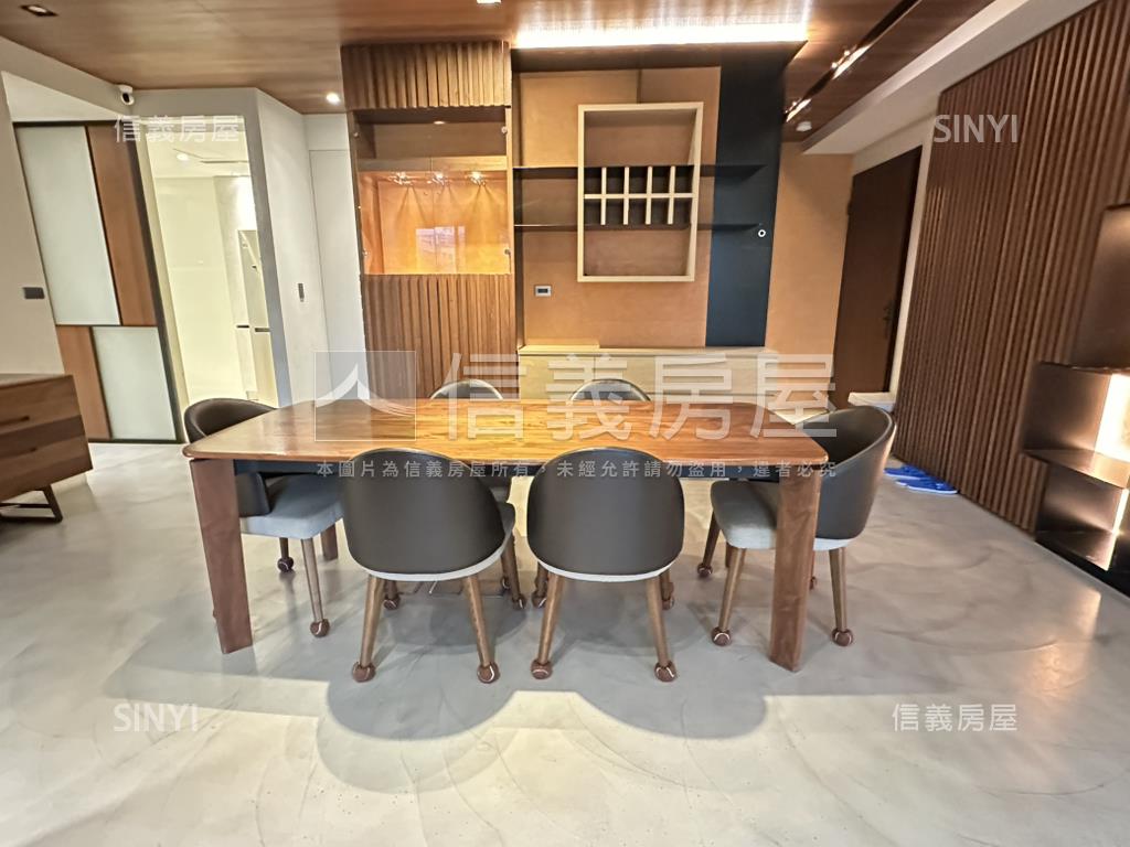 就看這間國美山翫水房屋室內格局與周邊環境