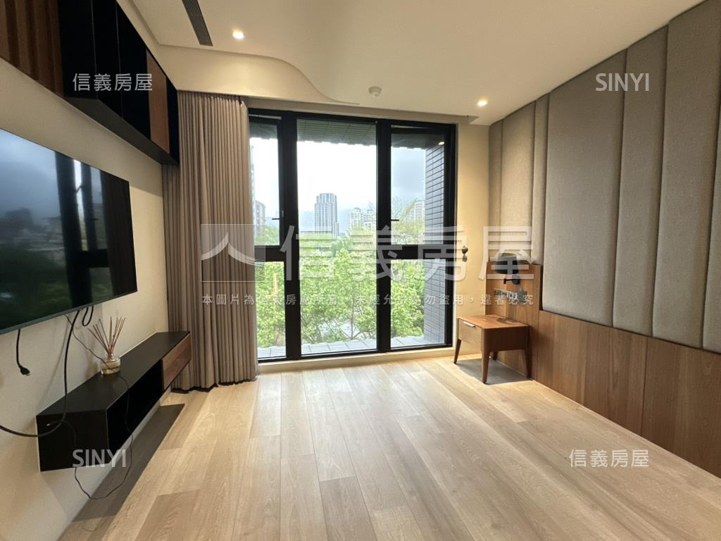 就看這間國美山翫水房屋室內格局與周邊環境