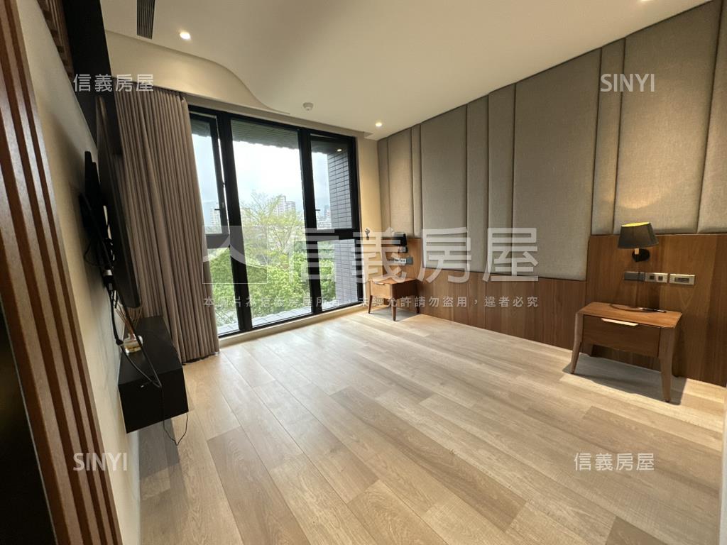 就看這間國美山翫水房屋室內格局與周邊環境