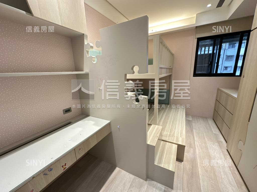 就看這間國美山翫水房屋室內格局與周邊環境