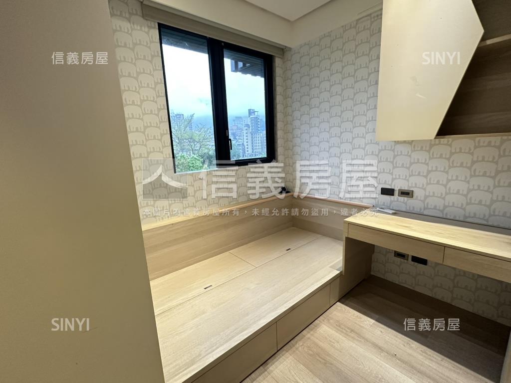 就看這間國美山翫水房屋室內格局與周邊環境